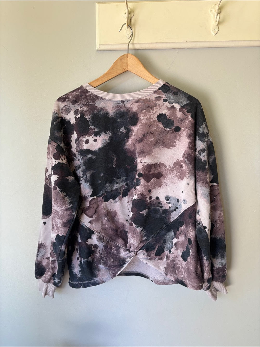 Shamala Tie Dye Splatter Twisted Hem Pullover Sweatshirt Medium Grey